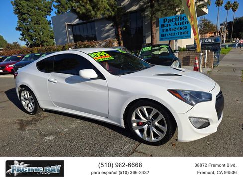 Used 2013 Hyundai Genesis 3.8 image 1