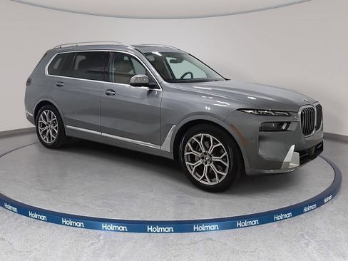 Used 2023 BMW X7 xDrive40i w/ Premium Package AWD/4WD image 4