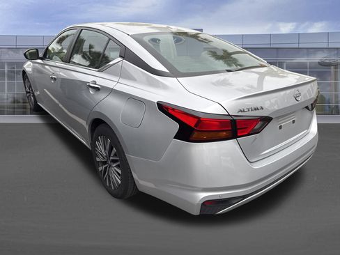 Used 2024 Nissan Altima 2.5 SV image 8