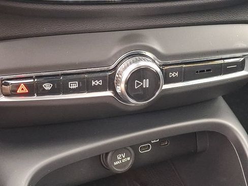 Certified 2023 Volvo XC40 B5 Plus w/ Protection Package Premier AWD/4WD image 18