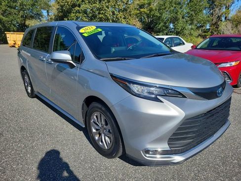 Used 2023 Toyota Sienna XLE image 2