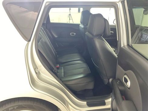 Used 2017 Kia Soul image 31