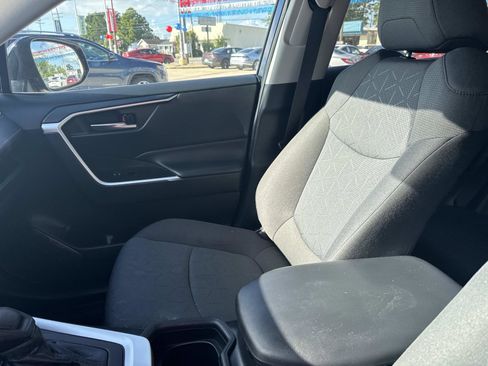 Used 2021 Toyota RAV4 XLE image 15