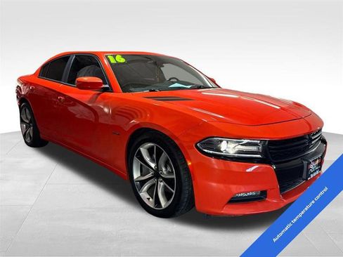 Used 2016 Dodge Charger R/T image 3