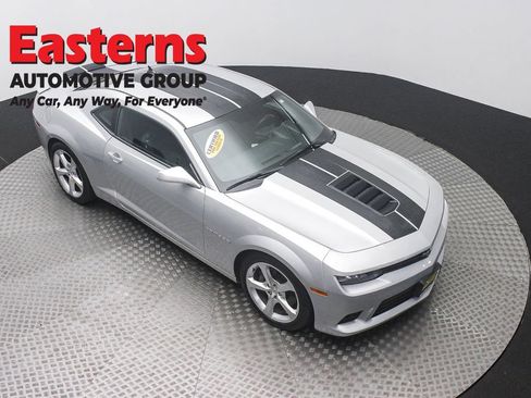 Used 2015 Chevrolet Camaro SS RWD image 3