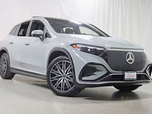 Used 2023 Mercedes-Benz EQS 580 4MATIC SUV w/ Exclusive Trim Package image 7