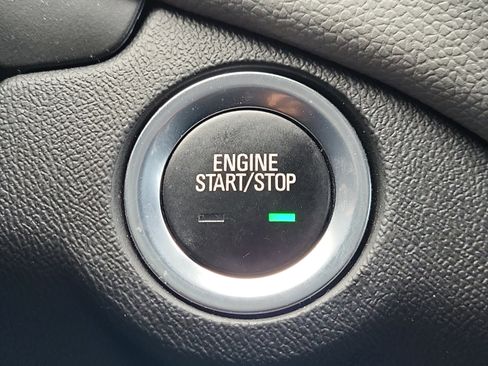 Used 2020 Chevrolet Equinox LS image 31