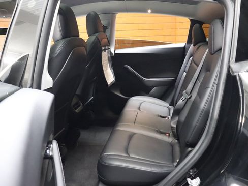 Used 2021 Tesla Model Y Long Range image 40