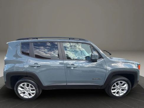 Used 2017 Jeep Renegade Latitude w/ Popular Equipment Group image 4