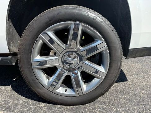 Used 2017 Cadillac Escalade Premium Luxury AWD/4WD image 13