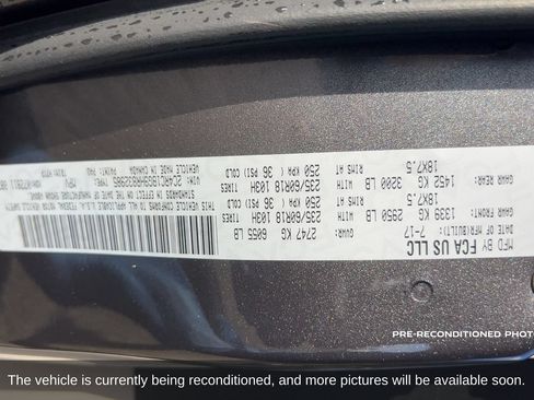 Used 2017 Chrysler Pacifica Touring Plus w/ Tire & Wheel Group FWD image 19
