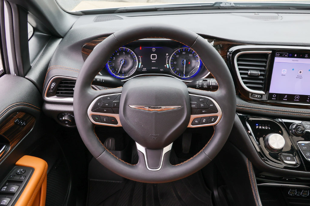 Used 2022 Chrysler Pacifica Pinnacle AWD/4WD image 9