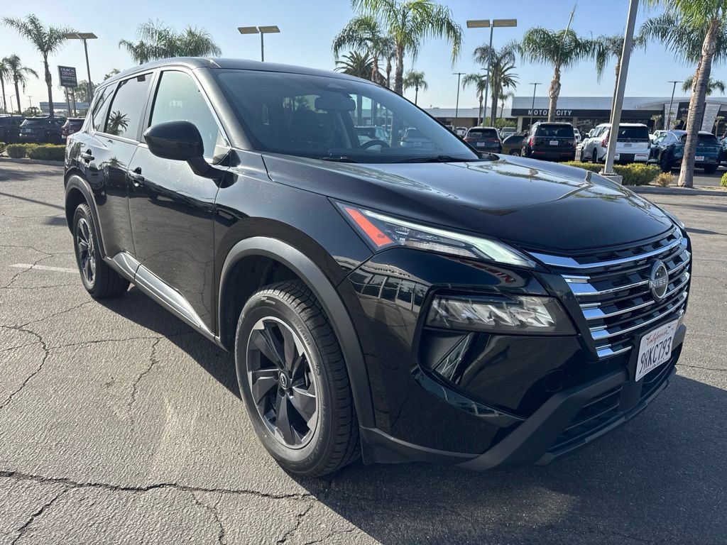 Used 2025 Nissan Rogue SV AWD/4WD image 5