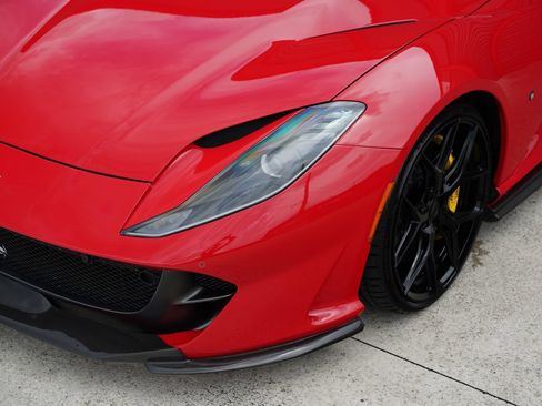 Used 2019 Ferrari 812 Superfast RWD image 5