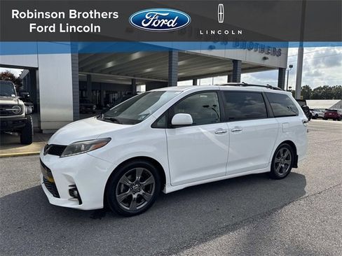 Used 2019 Toyota Sienna SE image 1