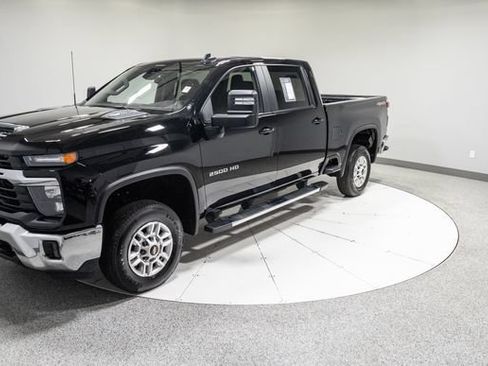 Used 2025 Chevrolet Silverado 2500 LT w/ Convenience Package AWD/4WD image 36