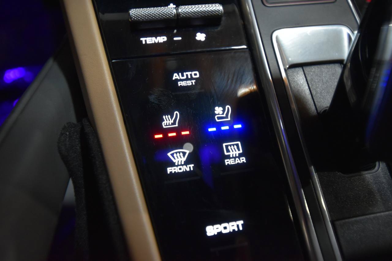 Used 2021 Porsche Cayenne AWD/4WD image 35
