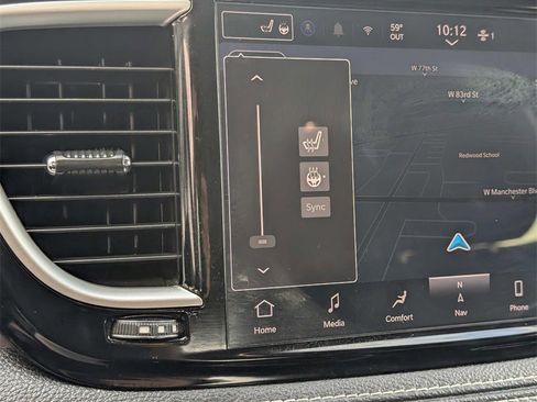 Used 2024 Chrysler Pacifica Select image 38