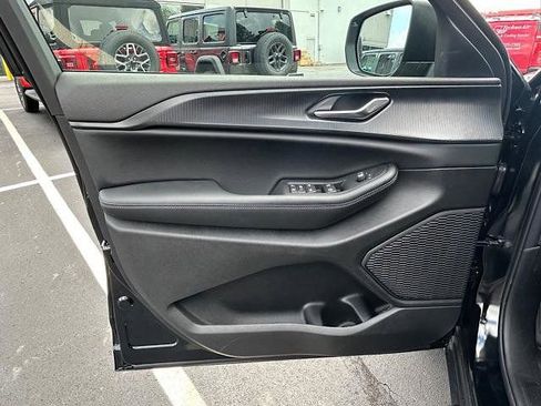 New 2025 Jeep Grand Cherokee Laredo w/ Luxury Tech Group I image 8