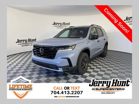 Used 2025 Honda Pilot TrailSport image 1