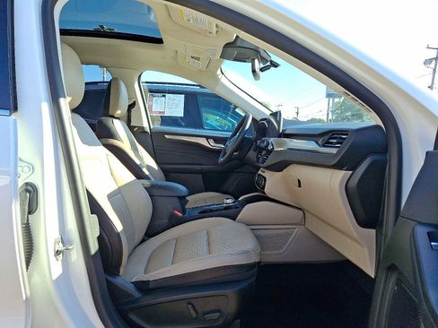 Used 2022 Ford Escape Titanium w/ Class II Trailer Tow Package image 15