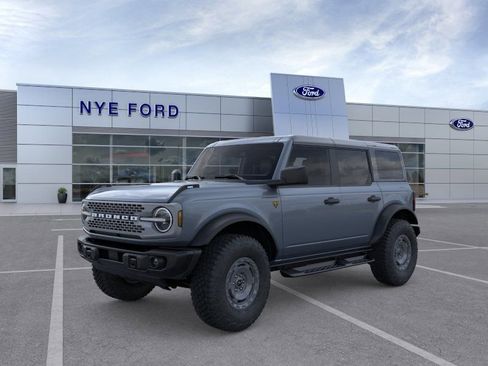 New 2025 Ford Bronco Badlands w/ Sasquatch Package AWD/4WD image 2