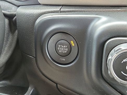 Used 2018 Jeep Wrangler Unlimited Sport S image 31