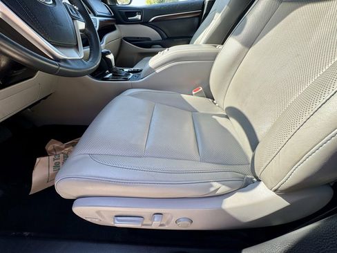 Used 2016 Toyota Highlander Limited image 30