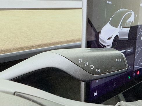 Used 2021 Tesla Model Y 2WD image 17