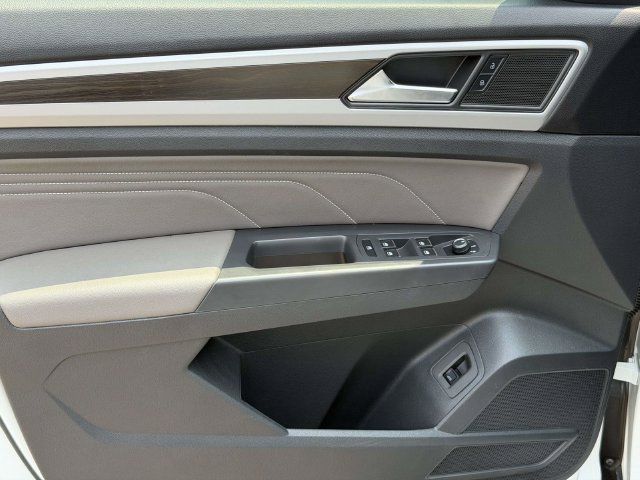 Used 2023 Volkswagen Atlas SE w/ Panoramic Sunroof Package AWD/4WD image 17