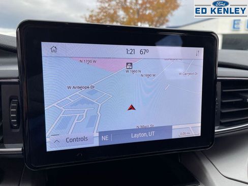 Used 2022 Ford Explorer XLT w/ Equipment Group 202A image 9