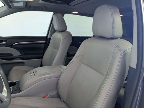 Used 2016 Toyota Highlander Limited FWD image 13
