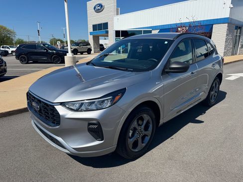 Certified 2023 Ford Escape ST-Line w/ Tech Pack #1 AWD/4WD image 4