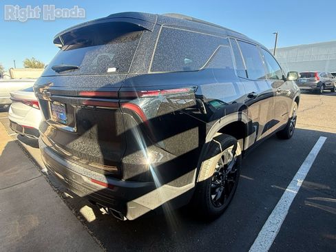 Used 2025 Chevrolet Traverse LT w/ Midnight/Sport Edition image 4