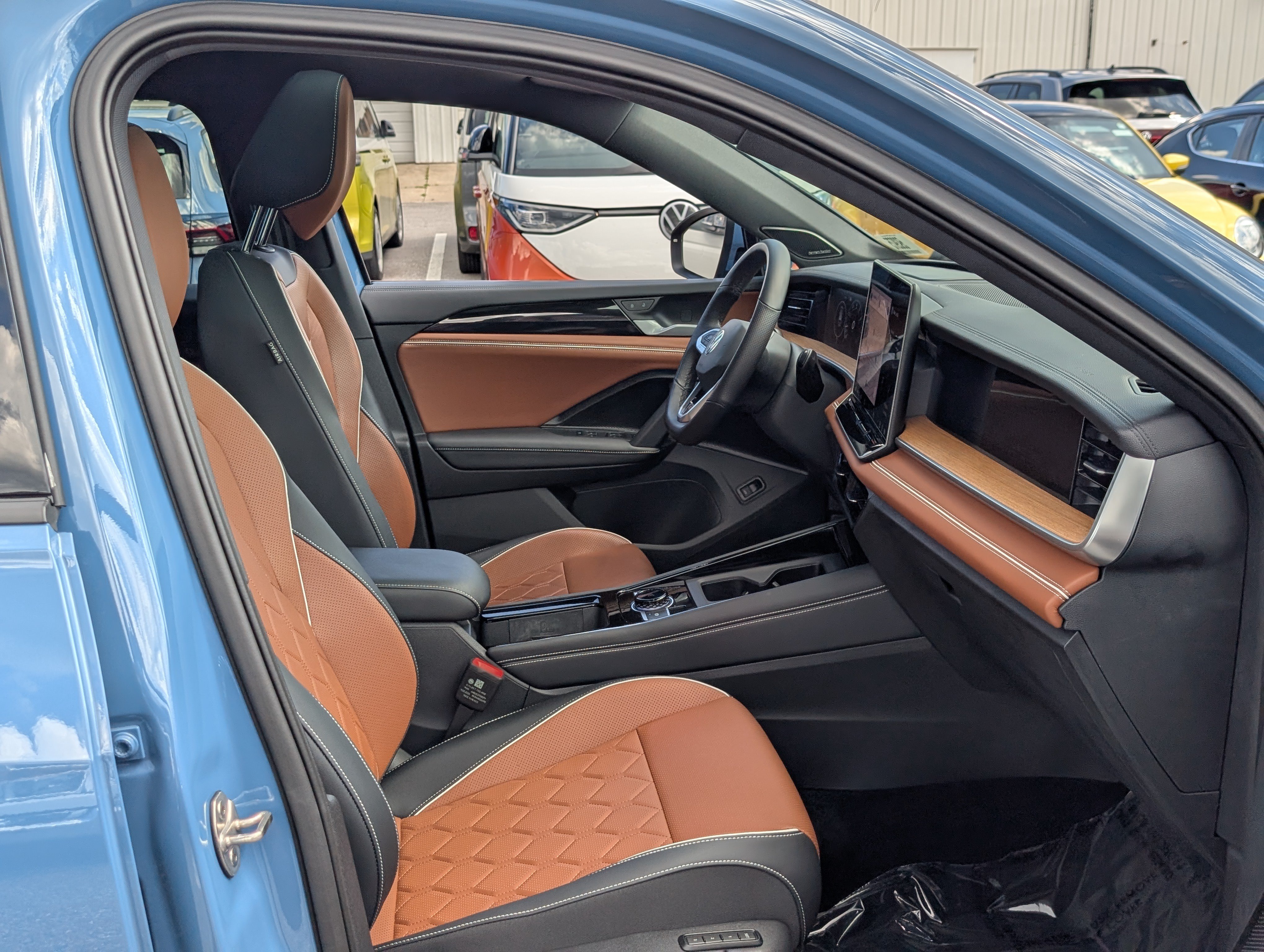Used 2025 Volkswagen Tiguan SEL R-Line AWD/4WD image 12