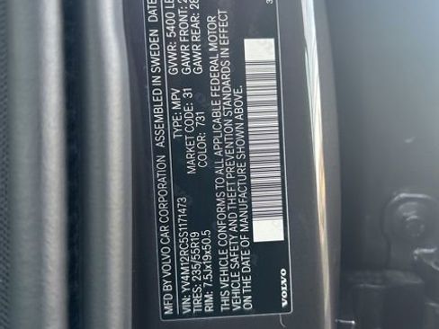 Certified 2025 Volvo XC60 B5 Plus w/ Climate Package image 28