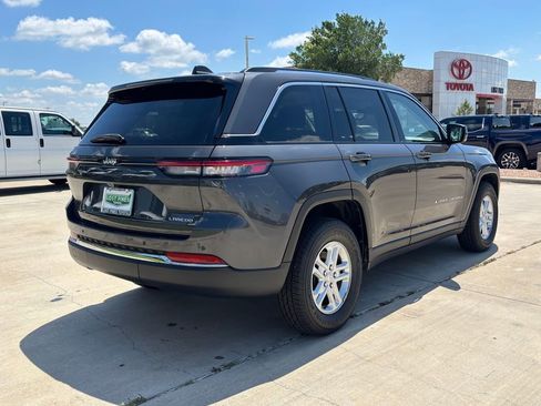 Used 2024 Jeep Grand Cherokee Laredo RWD image 4