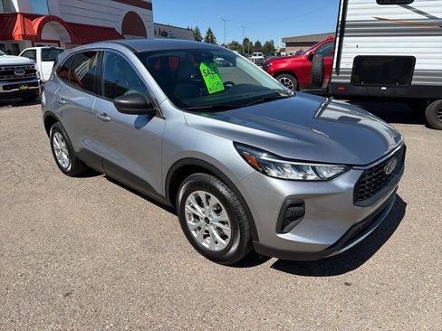 Used 2023 Ford Escape Active w/ Tech Pack #1 AWD/4WD image 2