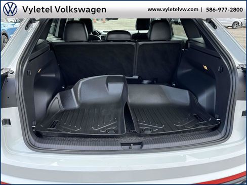 Used 2020 Volkswagen Atlas Cross Sport SE image 11