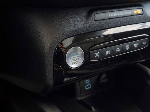 Certified 2023 Ford Escape Platinum image 19