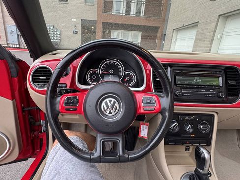 Used 2015 Volkswagen Beetle 1.8T FWD image 23