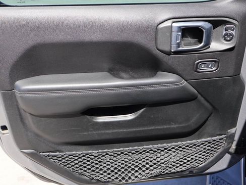 Used 2020 Jeep Gladiator Overland AWD/4WD image 7