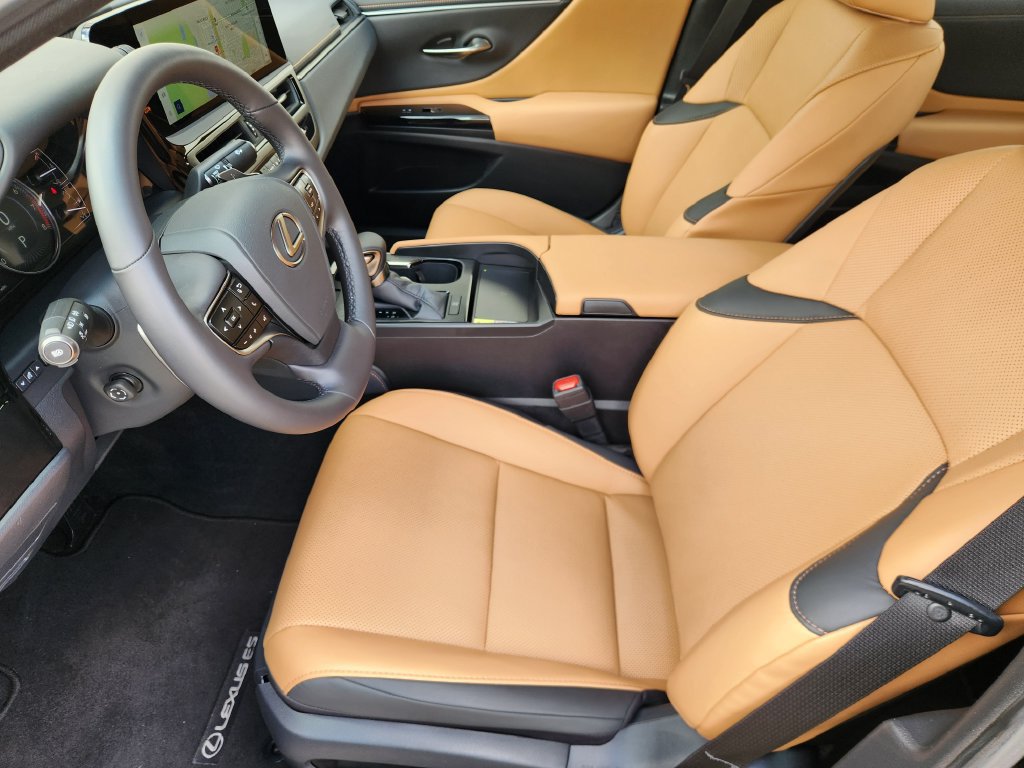 Used 2025 Lexus ES 350 w/ Premium Package FWD image 13