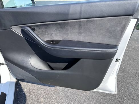Used 2021 Tesla Model Y Long Range AWD/4WD image 9