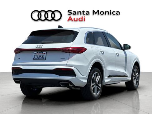 Used 2025 Audi Q5 Premium w/ Convenience Package AWD/4WD image 2