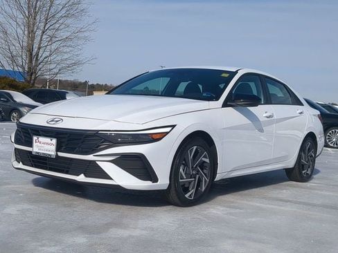 Certified 2025 Hyundai Elantra Sport image 7