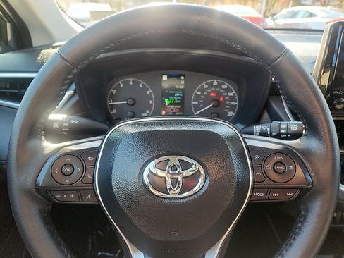 Used 2025 Toyota Corolla Cross LE image 19