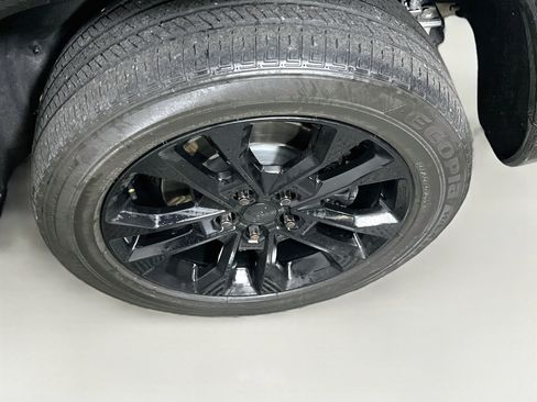 Used 2023 Jeep Grand Cherokee Overland AWD/4WD image 11
