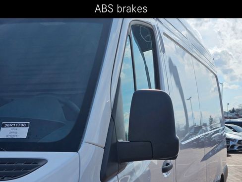 Used 2024 Mercedes-Benz Sprinter 2500 image 9