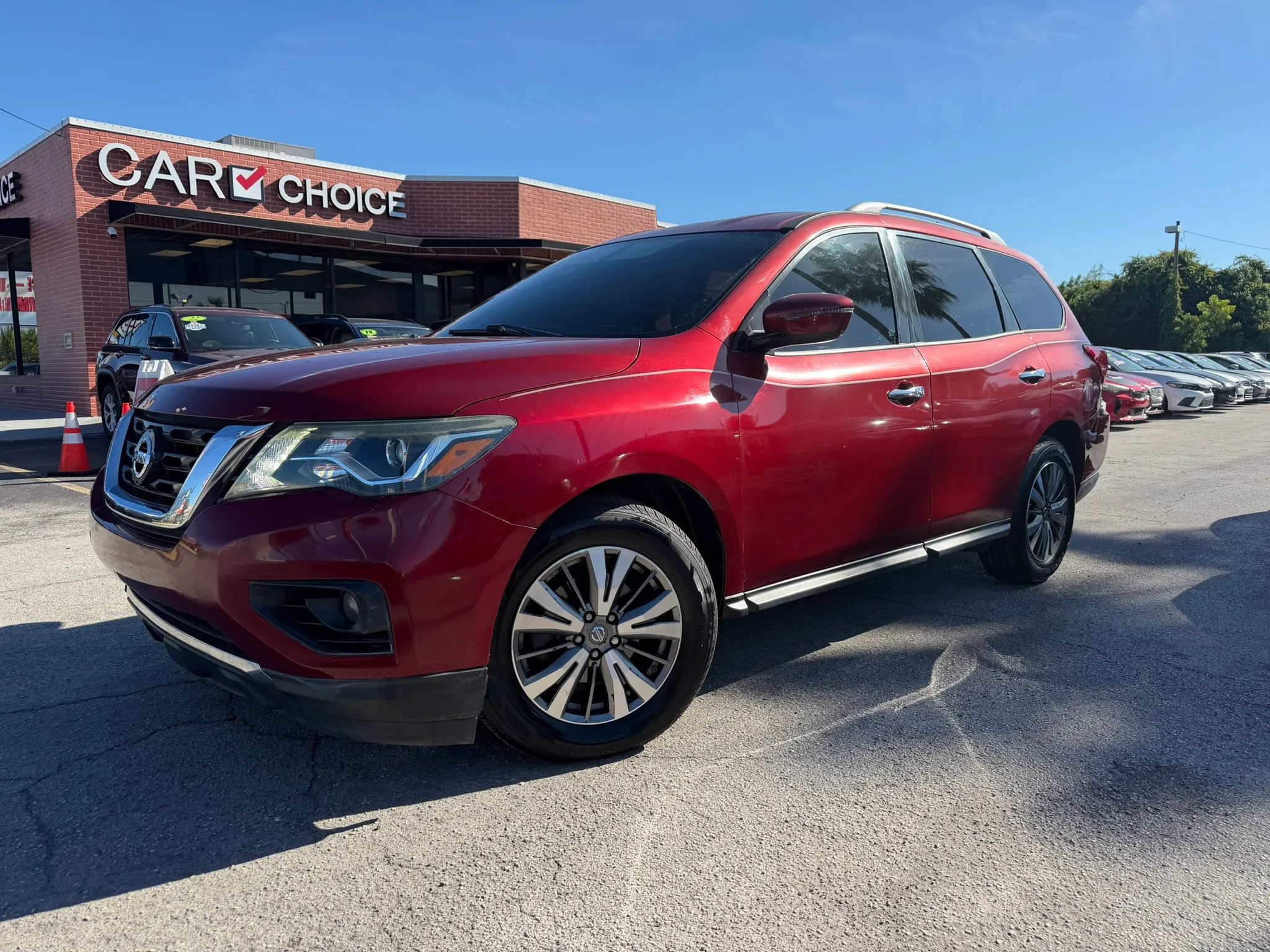 Used 2018 Nissan Pathfinder SV AWD/4WD image 1